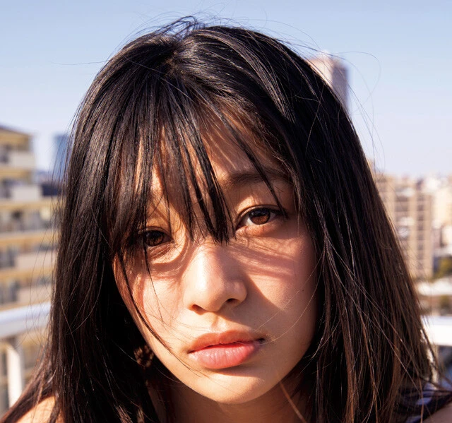 虹咲カリナが表紙デビュー&芸名募集から1年。高校卒業とともに上京して本格始動!「卒業は寂しくないです。高校生活は1年生のうちに楽しみ尽くしたので(笑)」